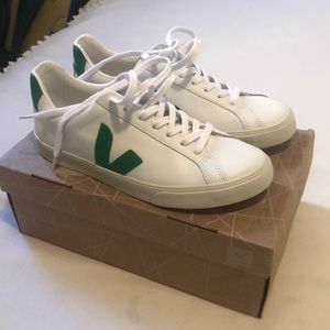 esplar leather white emeraude